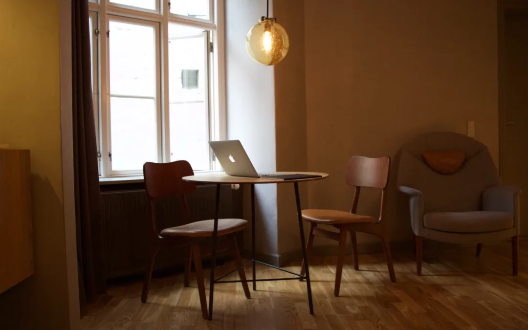 The Benefits of Minimalism and the Impact of Consumer Culture on our lives and the Environment